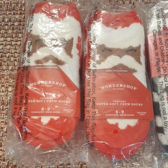 Christmas Socks 2 Pairs Per Package New - Picture 2 of 7